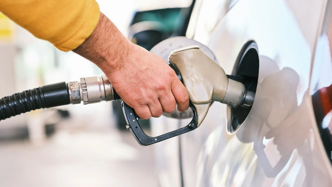 Há expectativa para queda da gasolina após reduções no diesel?