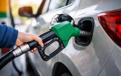 Queda no preço da gasolina nas refinarias não chega ao consumidor mineiro