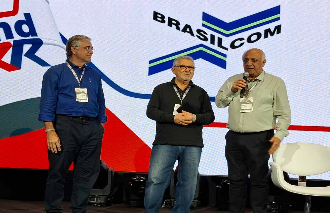 BRASILCOM homenageia presidente do SindTRR