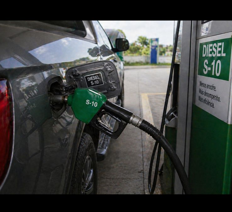 Diesel puxa alta dos combustíveis em abril, mas indica desaceleração