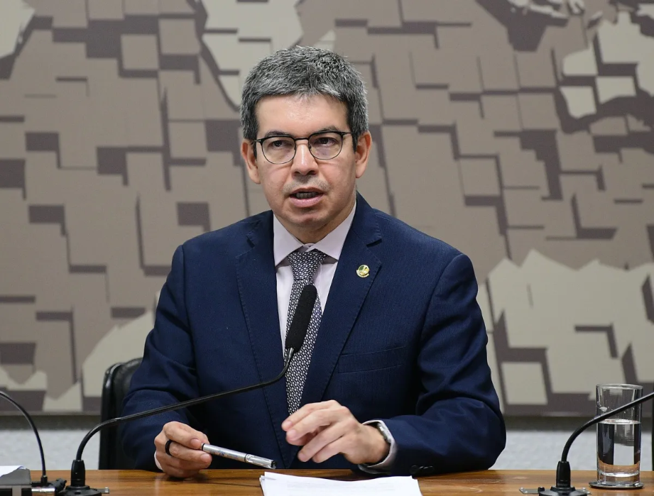 Líder do governo defende aprovação do PL sobre furto e roubo de combustíveis